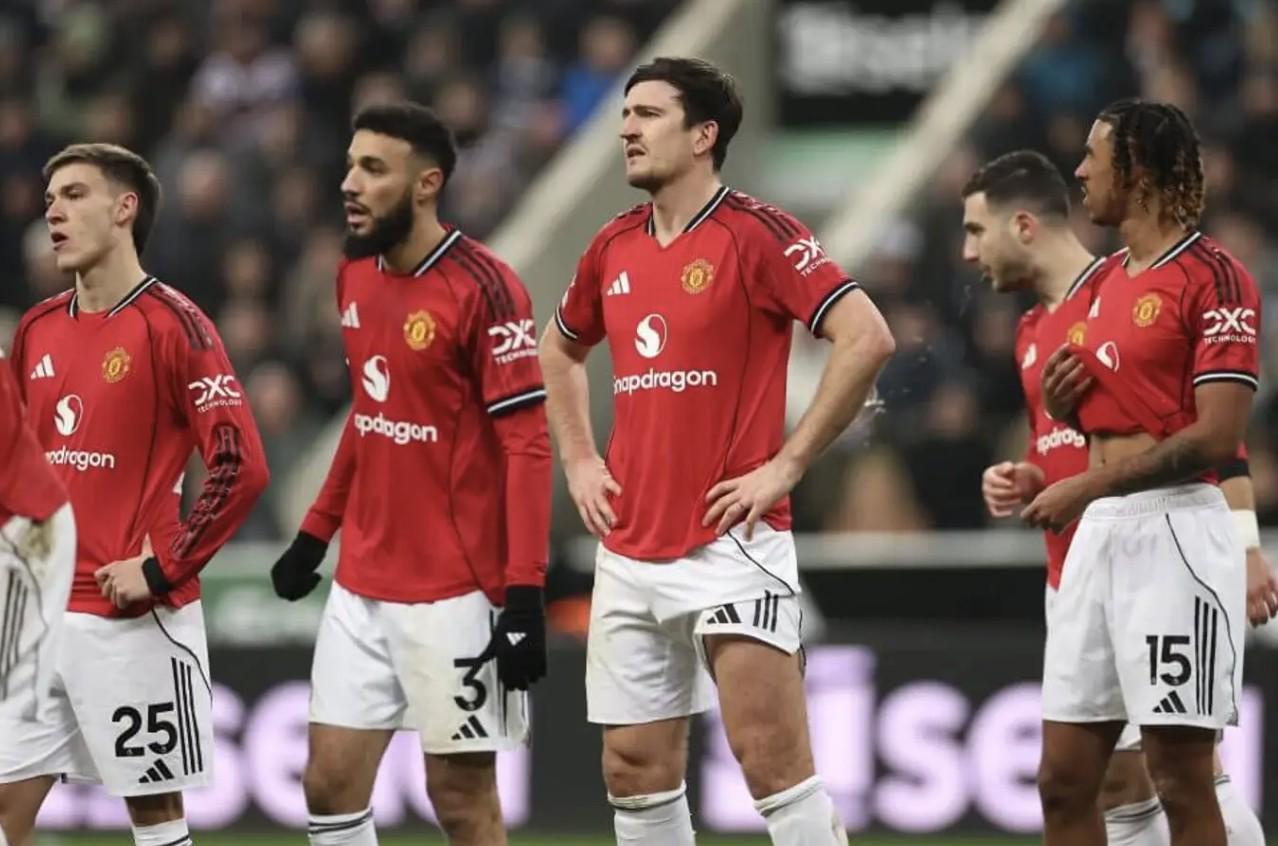 九游体育官方网站-TA：曼联左路的进攻存在问题；球员们在场上的反应速度过慢